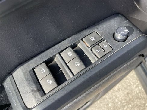 Used 2022 Toyota Tacoma SR image 13
