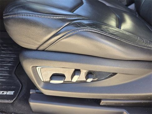 Used 2019 Cadillac Escalade Luxury image 11