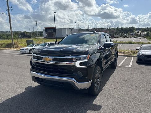 Used 2023 Chevrolet Silverado 1500 LT AWD/4WD image 5