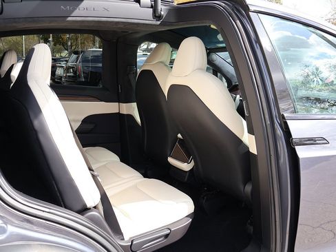 Used 2023 Tesla Model X image 33