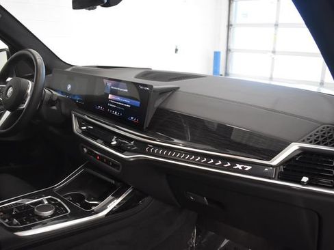 Used 2026 BMW X7 xDrive40i AWD/4WD image 18