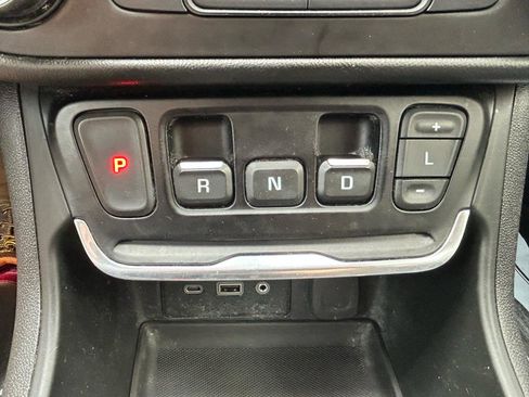 Used 2021 GMC Terrain SLE FWD image 24