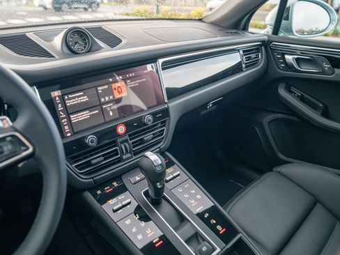New 2026 Porsche Macan image 17