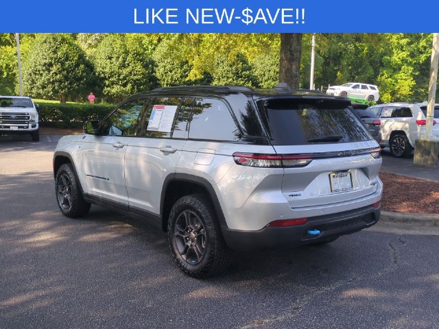 Used 2025 Jeep Grand Cherokee Trailhawk w/ Advanced Protech Group II AWD/4WD image 3