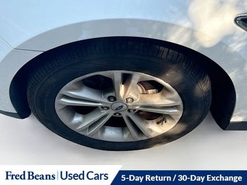 Used 2018 Ford Taurus SE FWD image 17