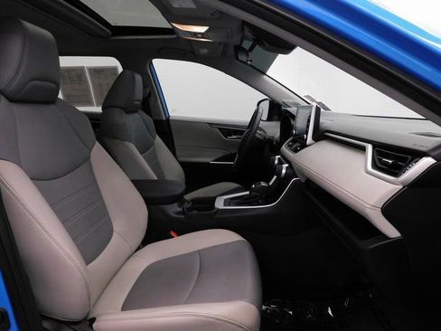 Used 2020 Toyota RAV4 XLE Premium image 33
