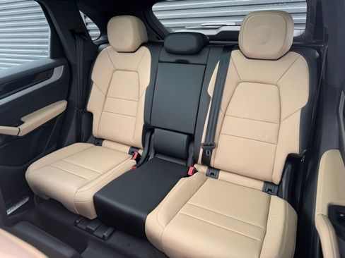 New 2026 Porsche Cayenne image 33