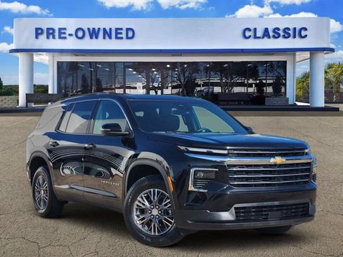 Used 2026 Chevrolet Traverse LT AWD/4WD image 1