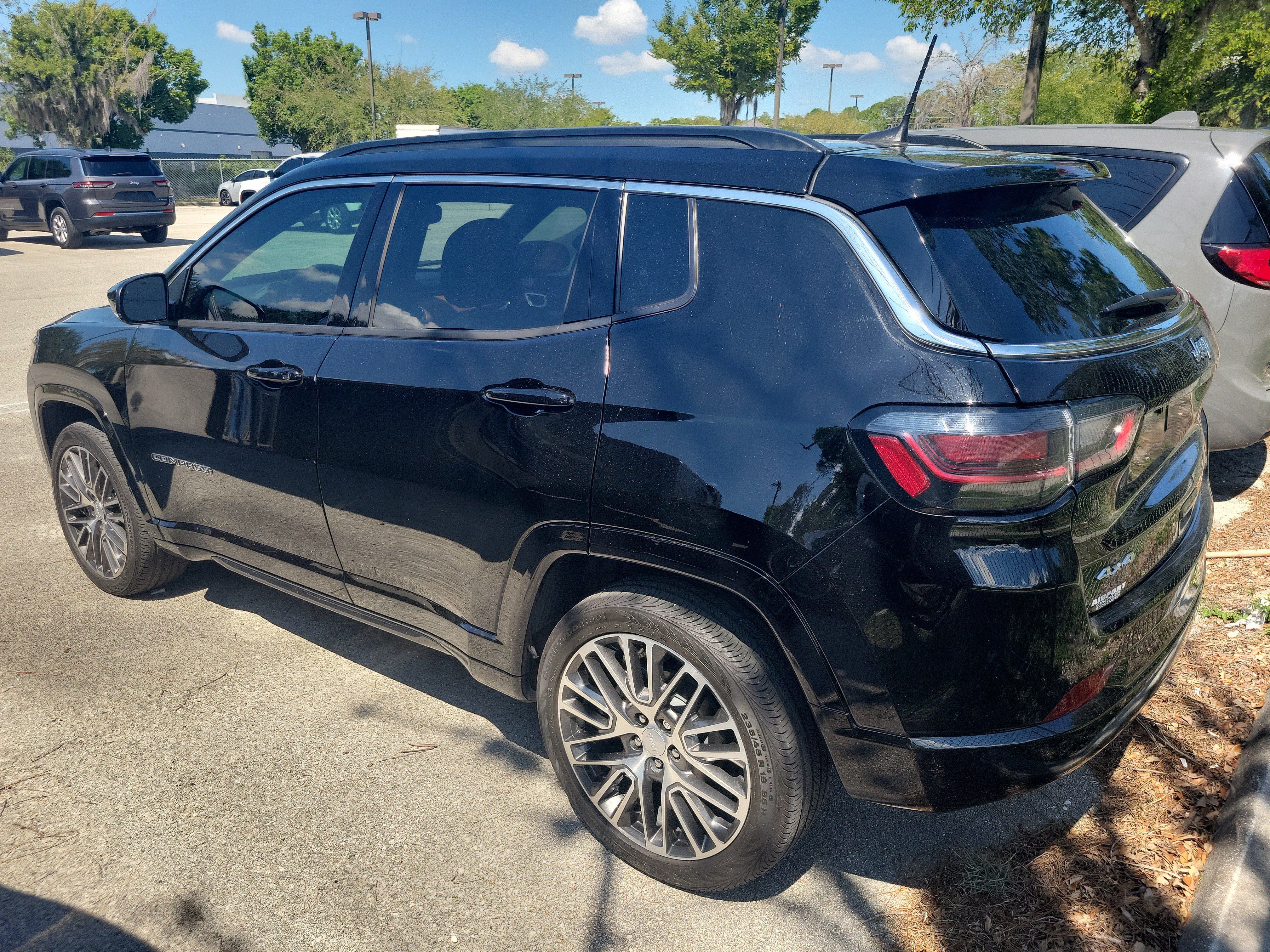 Used 2024 Jeep Compass Limited w/ Elite Group AWD/4WD image 4