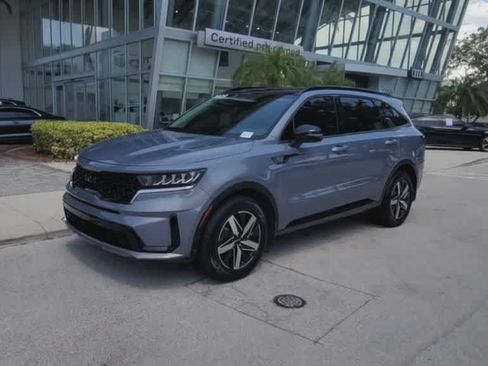Used 2023 Kia Sorento S w/ Panoramic Sunroof Package FWD image 4