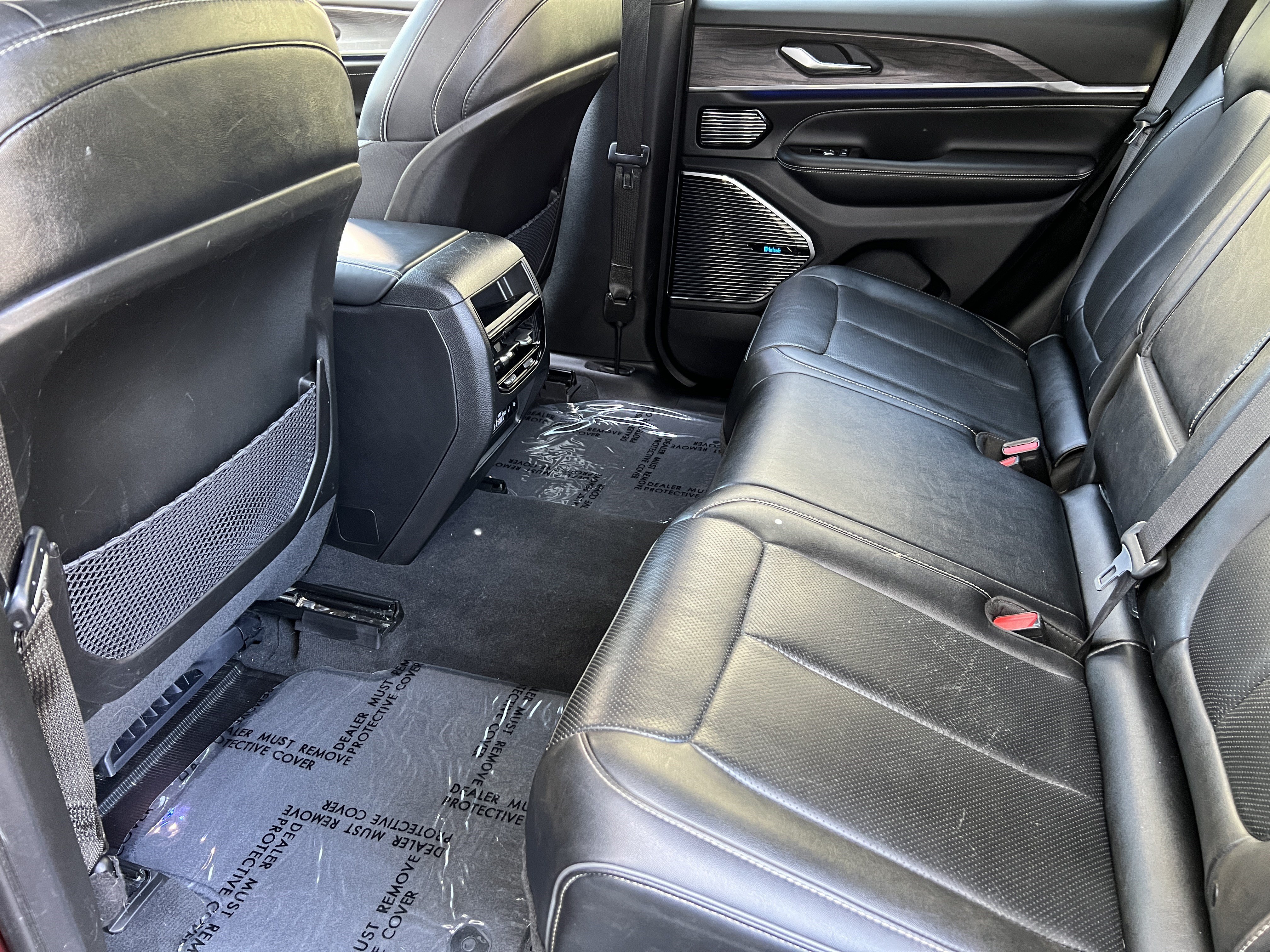 Used 2023 Jeep Grand Cherokee Overland AWD/4WD image 18