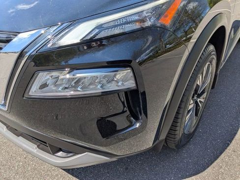 Used 2023 Nissan Rogue SV image 4