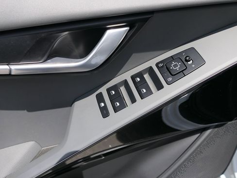 Used 2024 Kia Niro EX FWD image 12