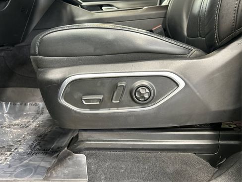 Used 2025 Jeep Wagoneer 4WD image 18