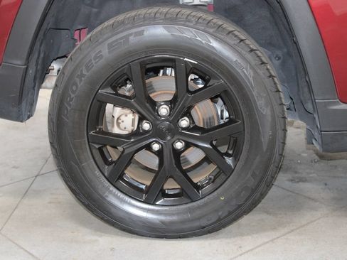 Used 2024 Jeep Grand Cherokee Altitude AWD/4WD image 14