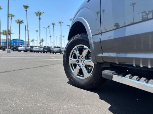 Used 2019 Ford F150 Lariat w/ Equipment Group 502A Luxury AWD/4WD image 5