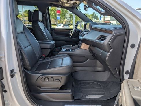 Used 2023 Chevrolet Suburban High Country image 12