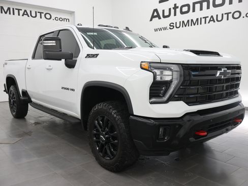 Used 2025 Chevrolet Silverado 2500 LT w/ Trail Boss Package AWD/4WD image 2