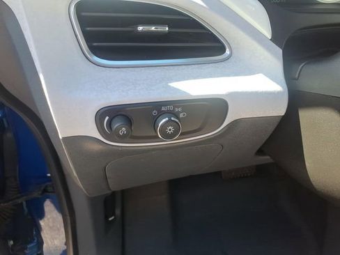 Used 2021 Chevrolet Bolt LT FWD image 4