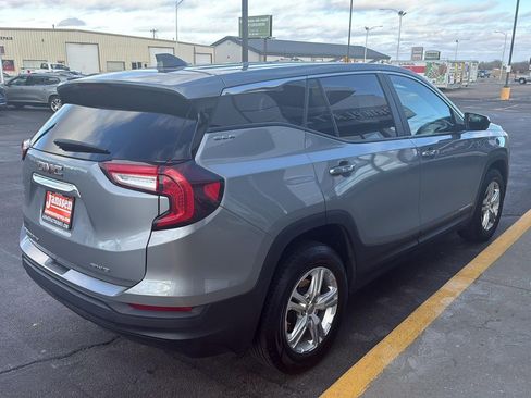 Used 2024 GMC Terrain SLE image 6