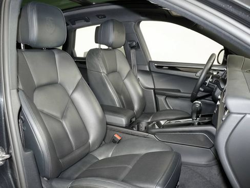 Certified 2023 Porsche Macan S AWD/4WD image 42