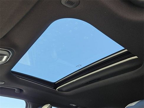 New 2025 Jeep Grand Cherokee Altitude image 17