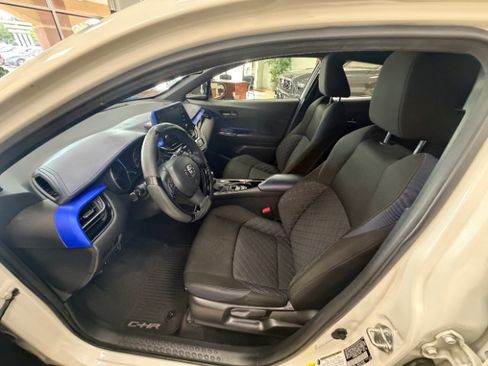Used 2020 Toyota C-HR XLE FWD image 10