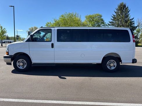 Used 2025 Chevrolet Express 3500 LT w/ LT Preferred Equipment Group RWD image 2