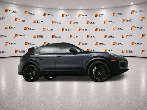 Used 2021 Porsche Cayenne Turbo w/ Premium Package Plus AWD/4WD image 53