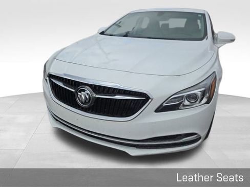 Used 2018 Buick LaCrosse Preferred image 3