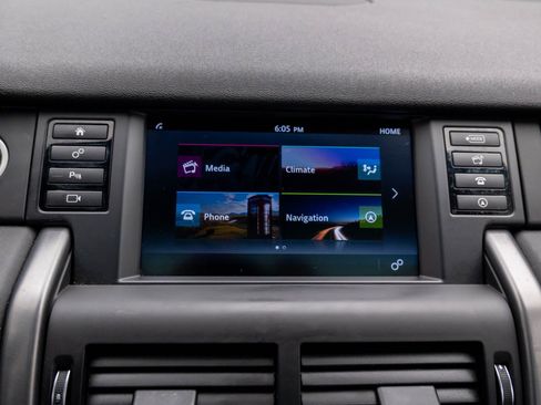 Used 2019 Land Rover Discovery Sport image 24