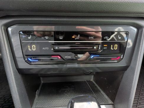 Used 2022 Volkswagen Tiguan SE AWD/4WD image 21