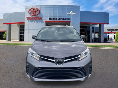 Used 2020 Toyota Sienna LE image 5