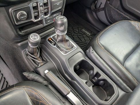 Used 2022 Jeep Wrangler Unlimited Sahara AWD/4WD image 15