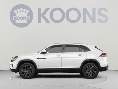 Used 2022 Volkswagen Atlas Cross Sport SE w/ Black Wheel Package AWD/4WD image 2
