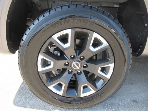 Used 2023 Nissan Titan Platinum Reserve w/ Moonroof Package AWD/4WD image 8