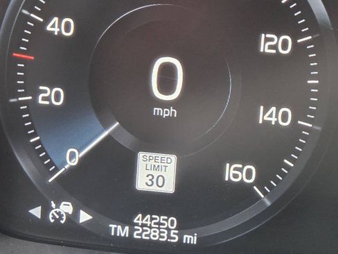 Used 2021 Volvo XC90 T6 Inscription w/ Protection Package Premier AWD/4WD image 3