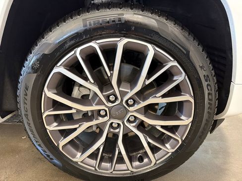 Used 2023 Jeep Grand Cherokee L Summit AWD/4WD image 29