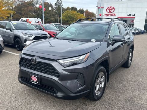 Used 2022 Toyota RAV4 XLE image 3
