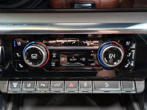 Used 2025 GMC Sierra 2500 Denali Ultimate image 28