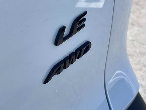 Used 2022 Toyota Corolla Cross LE w/ Moonroof Package AWD/4WD image 7