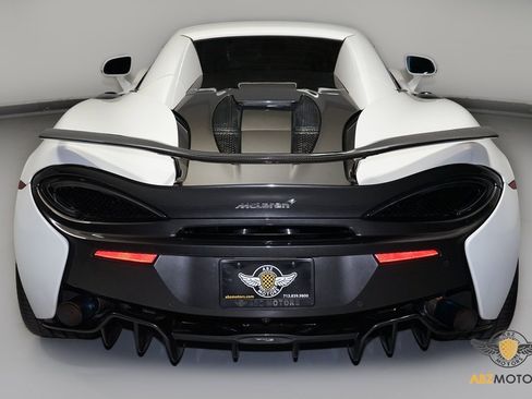 Used 2019 McLaren 570S Spider image 8