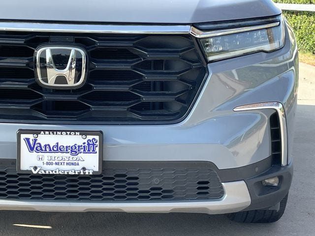 Used 2025 Honda Pilot Touring image 9