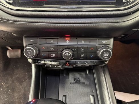 Used 2021 Dodge Durango GT image 23