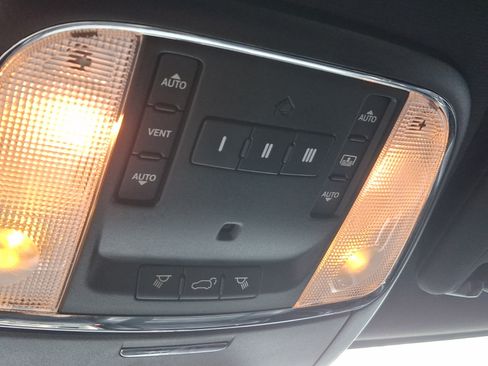 Used 2014 Jeep Grand Cherokee Limited w/ Luxury Group II AWD/4WD image 27