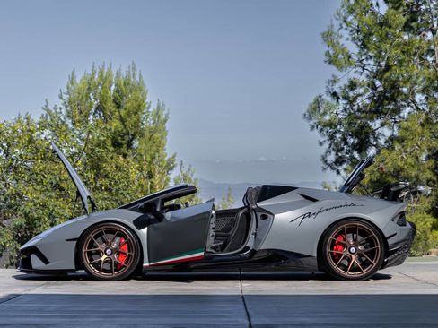 Used 2018 Lamborghini Huracan Performante image 43