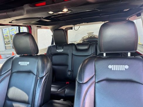Used 2021 Jeep Wrangler Unlimited Rubicon AWD/4WD image 15