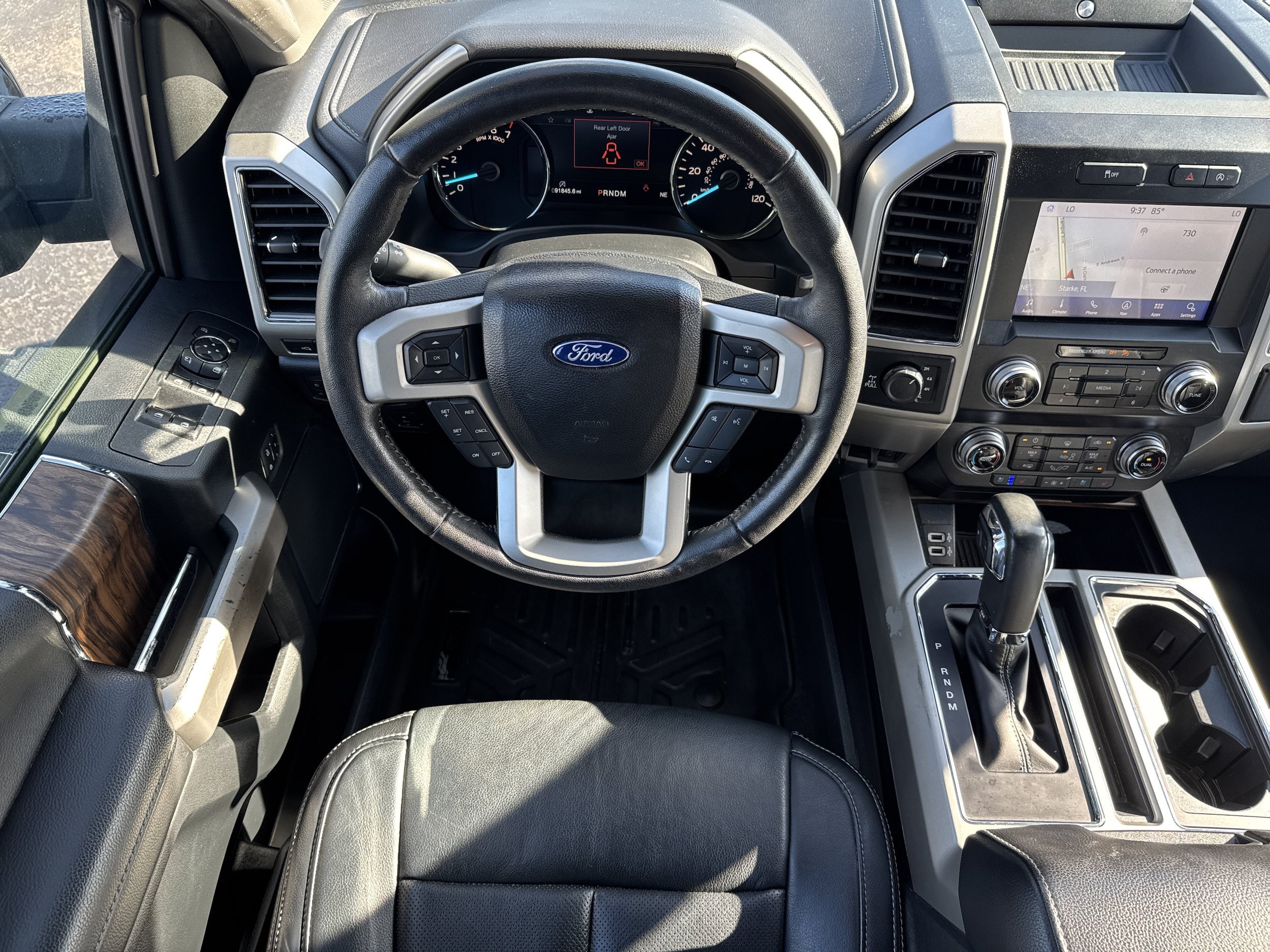 Used 2019 Ford F150 Lariat w/ Equipment Group 502A Luxury AWD/4WD image 17