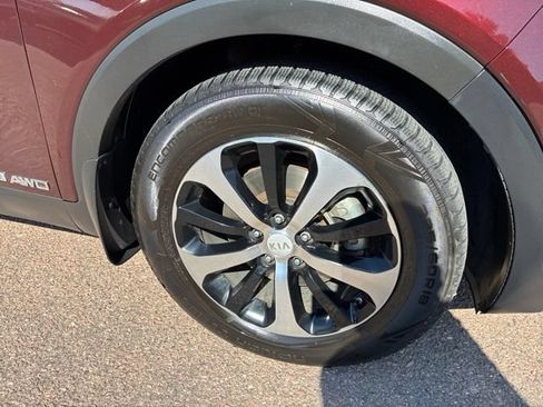 Used 2017 Kia Sorento EX w/ EX V6 Premium Package AWD/4WD image 16