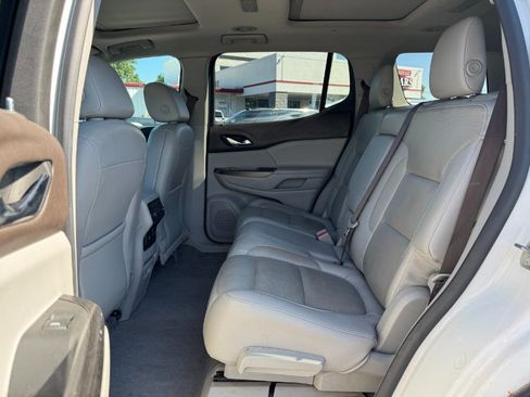 Used 2017 GMC Acadia SLT AWD/4WD image 16